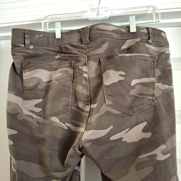 Wit and Wisdom Camo Pants - Picture 3 of 7